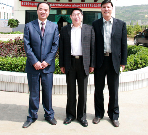 4月22日陕西省省长袁纯清、副省长姚引良在宝鸡市委书记唐俊昌、市长戴征社等市、县领导的陪同下专程来我集团视察。袁省长对我集团以创新求发展的思路给予充分肯定，并对集团总经理、工程中心主任程玉全寄予厚望 (4).jpg